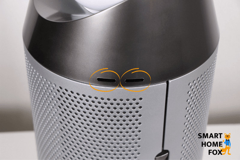 Die Sensor-Lufteinlässe, dahinter befindet sich der die Luftqualitätssensoren des Dyson Pure Hot and Cool HP04 Luftreinigers